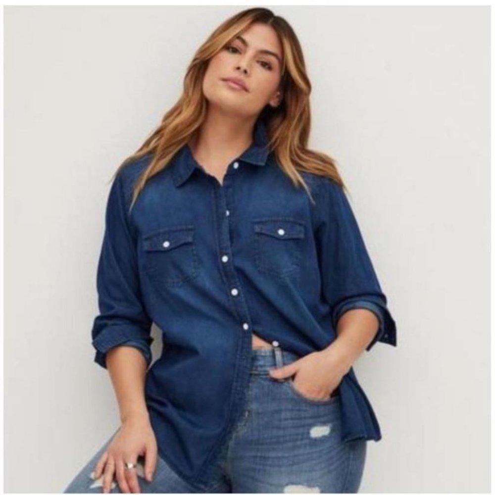 Torrid Size 2 Taylor Medium Wash Denim Button-Down Shirt